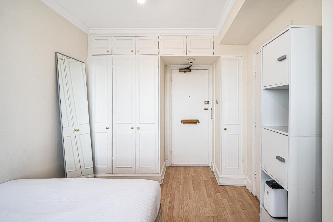 לונדון South Kensington Excellent Location Studio At Chelsea Cloister Hotel מראה חיצוני תמונה